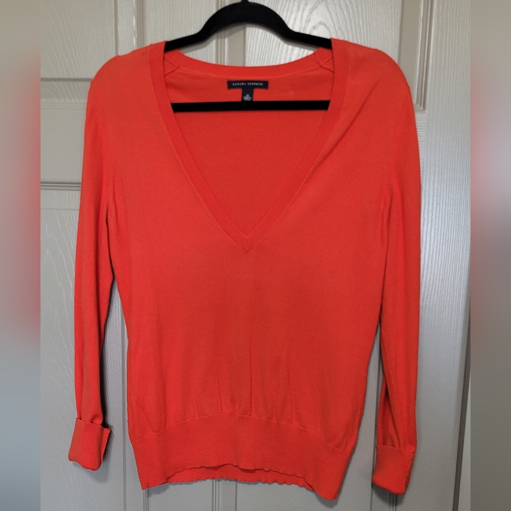 Banana Republic orange lightweight v neck sweater size medium